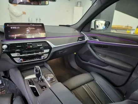 BMW G30 블랙간지의 크롬딜리트 & 실내랩핑 / 경기 광명
