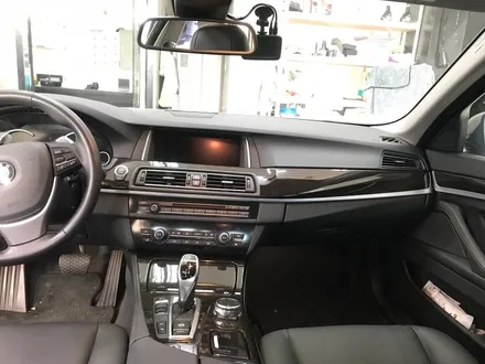 BMW 528i 블랙브러쉬 실내랩핑 / 경기 광명