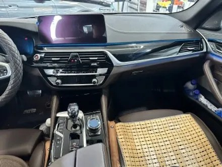 BMW G30 520I 유광카본 실내랩핑 및 크롬죽이기 / 경기 광명