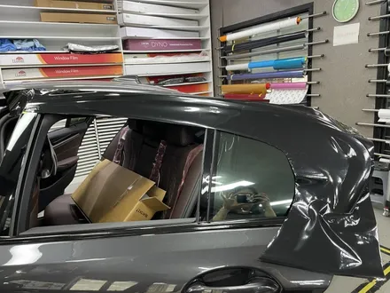 BMW 530E 윈도우 크롬몰딩+키드니그릴 블랙랩핑 시공 - 카크로스 - / 광명, 안양, 시흥