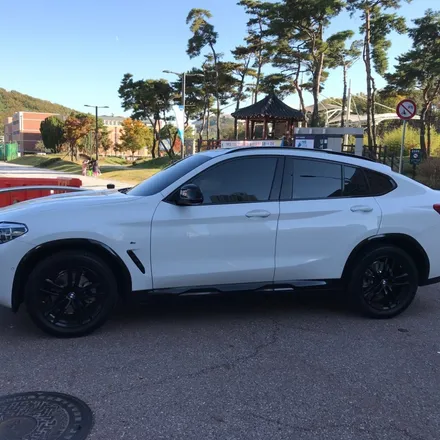 BMW X4 20i 사고로 벗겨진 하단몰딩 랩핑 재시공은 어떻게?(with.블랙브러쉬 실내랩핑) / 광명, 안양, 시흥