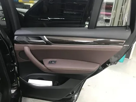 BMW X4 실내랩핑 블랙브러쉬 자연광일 때 고급스러움 확인! / 경기 광명