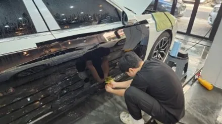 듀오톤랩핑 하단에 블랙PPF 필름으로 포인트! BMW 740d / 경기 광명