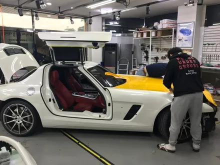 랩퍼 더 콰이엇 벤츠 SLS AMG 전체랩핑 화이트에서 옐로우! / 경기 광명