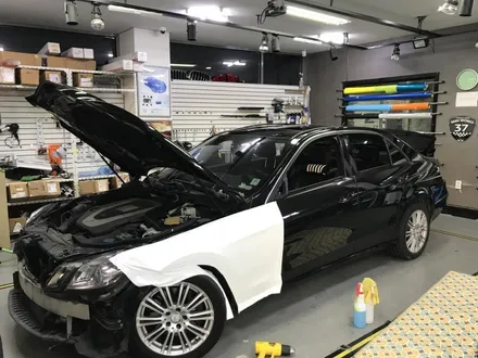 벤츠 E300 페이스리프트는 화이트유광 전체랩핑으로 가능! / 경기 광명