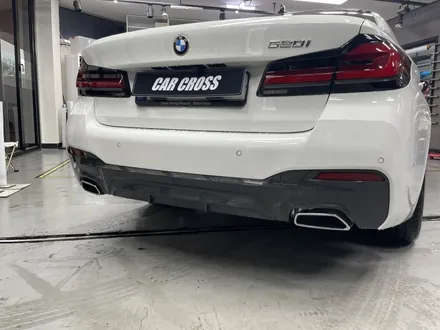 BMW 520i 차량 전체 크롬라인을 블랙으로 랩핑시공 -카크로스- / 광명, 안양, 시흥