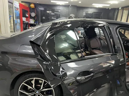 BMW 530E 윈도우 크롬몰딩+키드니그릴 블랙랩핑 시공 - 카크로스 - / 광명, 안양, 시흥