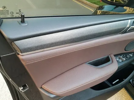 BMW X4 실내랩핑 블랙브러쉬 자연광일 때 고급스러움 확인! / 경기 광명