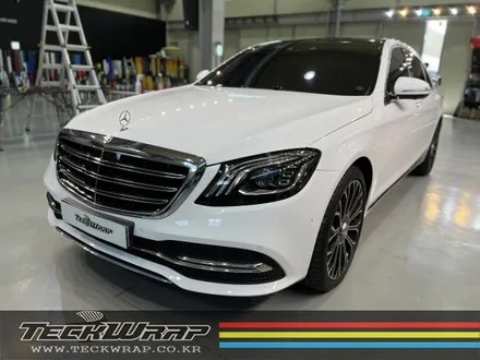 더욱 도장 같은 광택도의 하이그로시 화이트 벤츠 S560 랩핑 / 인천 서구