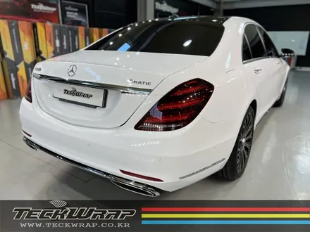 더욱 도장 같은 광택도의 하이그로시 화이트 벤츠 S560 랩핑 / 인천 서구
