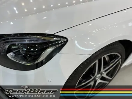 벤츠 S클래스 도장면 같은 높은 광택도의 순정 화이트랩핑 \