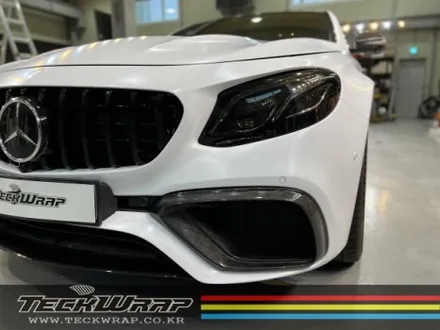 기존 랩핑제거후 벤츠 E63AMG 반무광화이트 전체랩핑재시공 \