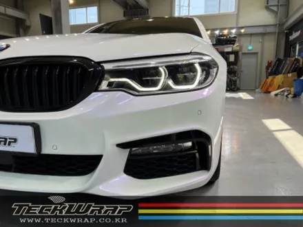 랩핑으로 티 나지 않게 사고 수리까지? BMW 520d G바디 화이트카멜레온 택랩(TeckWrap) 라벤더펄 전체랩핑 / 인천 서구