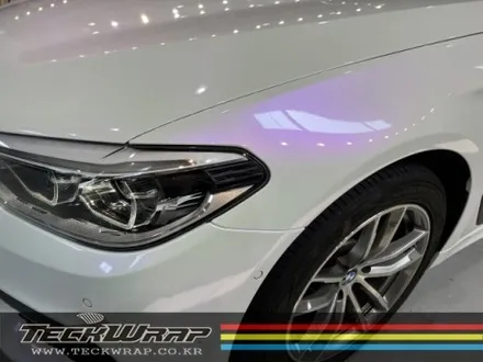 랩핑으로 티 나지 않게 사고 수리까지? BMW 520d G바디 화이트카멜레온 택랩(TeckWrap) 라벤더펄 전체랩핑 / 인천 서구