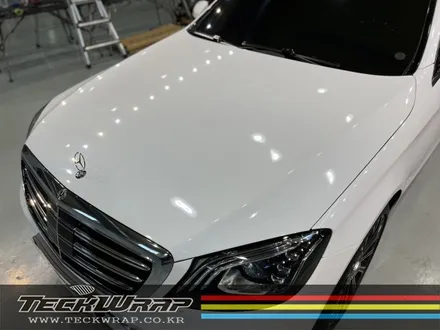 더욱 도장 같은 광택도의 하이그로시 화이트 벤츠 S560 랩핑 / 인천 서구