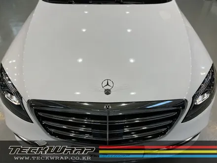 더욱 도장 같은 광택도의 하이그로시 화이트 벤츠 S560 랩핑 / 인천 서구