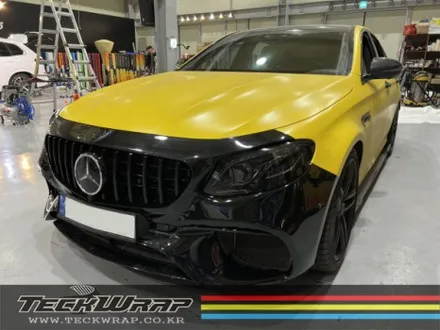 기존 랩핑제거후 벤츠 E63AMG 반무광화이트 전체랩핑재시공 \