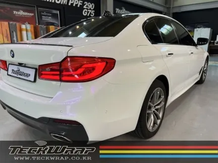 랩핑으로 티 나지 않게 사고 수리까지? BMW 520d G바디 화이트카멜레온 택랩(TeckWrap) 라벤더펄 전체랩핑 / 인천 서구