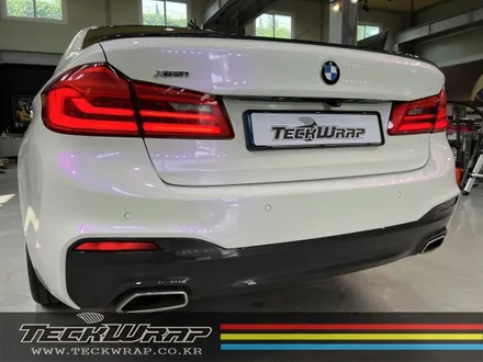 랩핑으로 티 나지 않게 사고 수리까지? BMW 520d G바디 화이트카멜레온 택랩(TeckWrap) 라벤더펄 전체랩핑 / 인천 서구