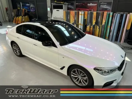 랩핑으로 티 나지 않게 사고 수리까지? BMW 520d G바디 화이트카멜레온 택랩(TeckWrap) 라벤더펄 전체랩핑 / 인천 서구