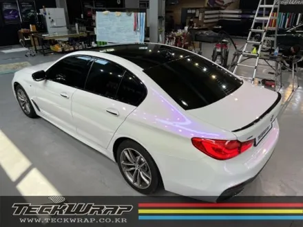 랩핑으로 티 나지 않게 사고 수리까지? BMW 520d G바디 화이트카멜레온 택랩(TeckWrap) 라벤더펄 전체랩핑 / 인천 서구