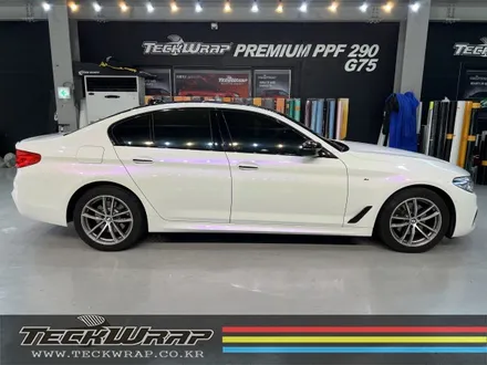 랩핑으로 티 나지 않게 사고 수리까지? BMW 520d G바디 화이트카멜레온 택랩(TeckWrap) 라벤더펄 전체랩핑 / 인천 서구