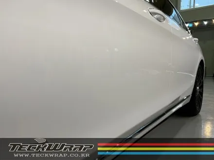 더욱 도장 같은 광택도의 하이그로시 화이트 벤츠 S560 랩핑 / 인천 서구