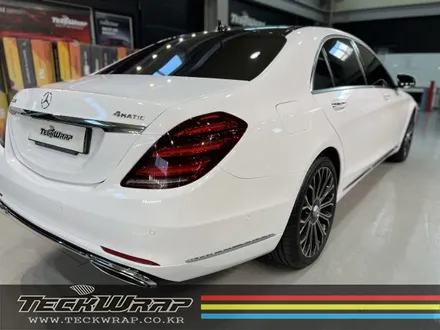더욱 도장 같은 광택도의 하이그로시 화이트 벤츠 S560 랩핑 / 인천 서구