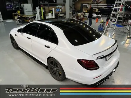 기존 랩핑제거후 벤츠 E63AMG 반무광화이트 전체랩핑재시공 \