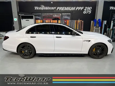 기존 랩핑제거후 벤츠 E63AMG 반무광화이트 전체랩핑재시공 \