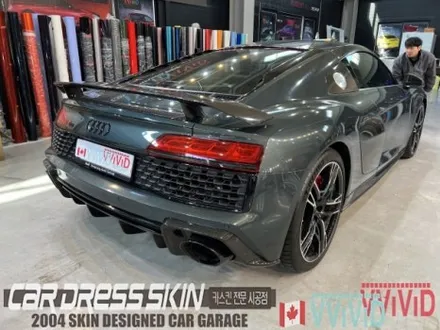 슈퍼카랩핑전문점 \'카드레스스킨\' R8 고광택그린 \