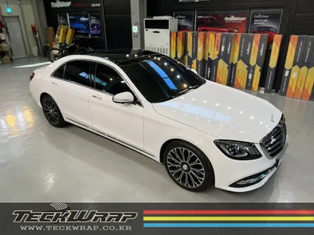 더욱 도장 같은 광택도의 하이그로시 화이트 벤츠 S560 랩핑 / 인천 서구