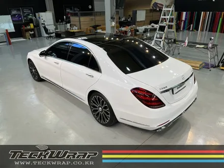더욱 도장 같은 광택도의 하이그로시 화이트 벤츠 S560 랩핑 / 인천 서구