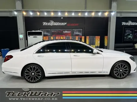 더욱 도장 같은 광택도의 하이그로시 화이트 벤츠 S560 랩핑 / 인천 서구