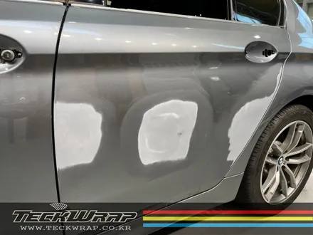랩핑으로 티 나지 않게 사고 수리까지? BMW 520d G바디 화이트카멜레온 택랩(TeckWrap) 라벤더펄 전체랩핑 / 인천 서구