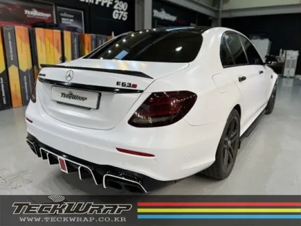 기존 랩핑제거후 벤츠 E63AMG 반무광화이트 전체랩핑재시공 \