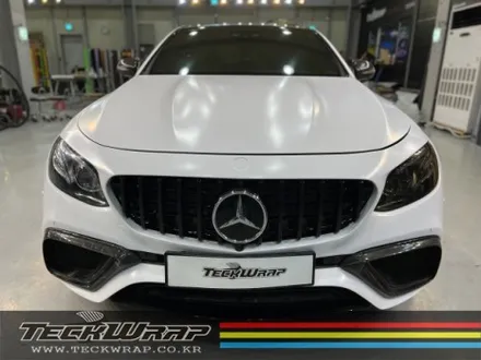 기존 랩핑제거후 벤츠 E63AMG 반무광화이트 전체랩핑재시공 \