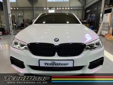 랩핑으로 티 나지 않게 사고 수리까지? BMW 520d G바디 화이트카멜레온 택랩(TeckWrap) 라벤더펄 전체랩핑 / 인천 서구