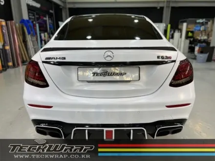 기존 랩핑제거후 벤츠 E63AMG 반무광화이트 전체랩핑재시공 \