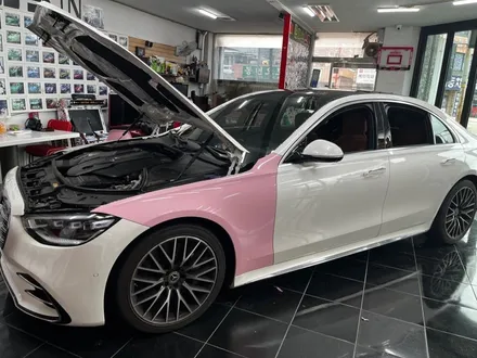 벤츠 S450d 택랩 고광택 밀레니얼 핑크(millennial pink) 전체 랩핑 대전 카드레스스킨 / 대전 중구 산성동