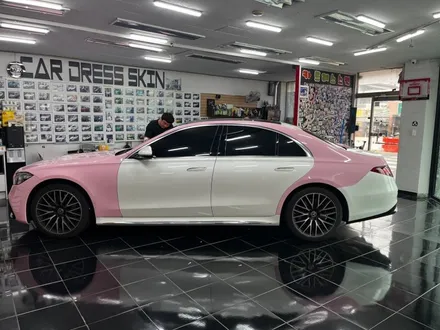 벤츠 S450d 택랩 고광택 밀레니얼 핑크(millennial pink) 전체 랩핑 대전 카드레스스킨 / 대전 중구 산성동