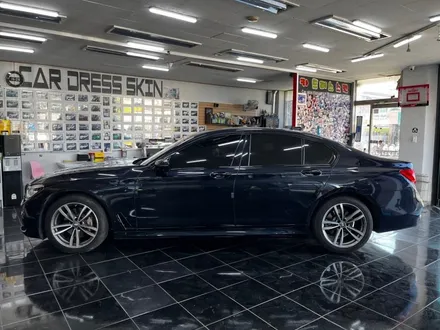 BMW 7시리즈 G바디 크롬죽이기 시공 대전 카드레스스킨 / 대전 중구 산성동
