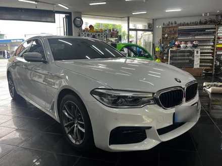 BMW G30 520d 우드 트림 실내 랩핑 대전 카드레스스킨 / 대전 중구 산성동