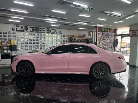 벤츠 S450d 택랩 고광택 밀레니얼 핑크(millennial pink) 전체 랩핑 대전 카드레스스킨 / 대전 중구 산성동