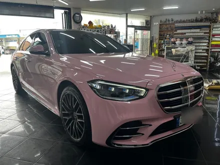 벤츠 S450d 택랩 고광택 밀레니얼 핑크(millennial pink) 전체 랩핑 대전 카드레스스킨 / 대전 중구 산성동