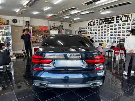 BMW 7시리즈 G바디 크롬죽이기 시공 대전 카드레스스킨 / 대전 중구 산성동