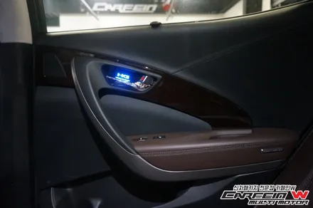 [그랜져HG] 풋등, 컵홀더, 도어캐치 모두 블루로 통일하고나니 실내 LED튜닝 끝났네! - 김포 카페인W / 대구시 수성구