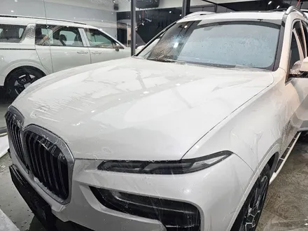 이보다 더 예쁠 수 없다! BMW X7 MSP 화이트 송파 썬팅 \'글라스틴트 레이니블루\' + 본넷 PPF 원큐에 시공 - 하이코어 카핏 / 구리 토평동