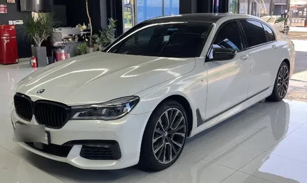 서울랩핑) 고급지고 관리쉬운 화이트를 원해? 그럼 골드 스파클로 전체랩핑하자! BMW 760Li 전체랩핑 (마포랩핑 / 마포구 상수동