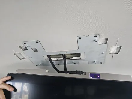 오산 평택 가성비있는 천정모니터 XM2200 EV10 [ 22인치 대형 모니터 ] 트레버스 차량 장착 / 평택시 진위면